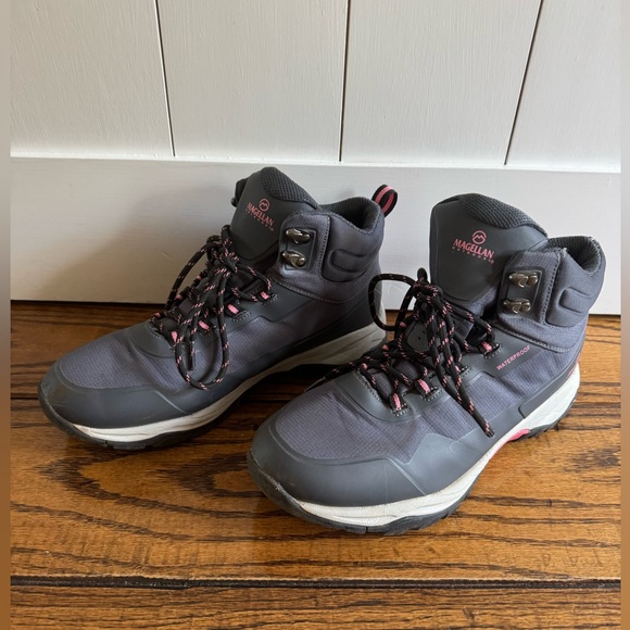 Magellan Women's Emory II Waterproof Hiking Boots Size 9.5 - Picture 2 of 6